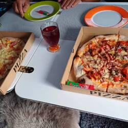 Dienstags kommt der Pizzabäcker auf den Stellplatz.