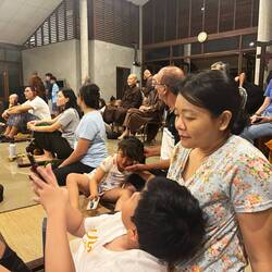 Es waren Familien und Einzelne aus ganz Asien, China, Afrika, USA und Europa miteinander im Kontakt