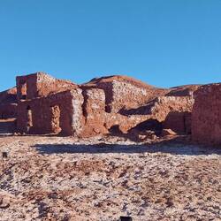 Ehemalige Siedlung im Felsen