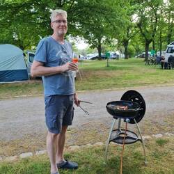 Zum Wohl. Jetzt wird gegrillt