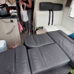 Tisch runter und ein bißchen mit den Polstern gepuzzelt ... ein drittes Bett