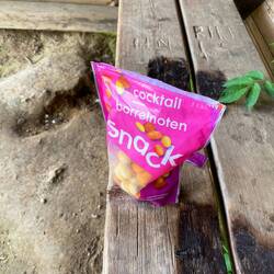 Von meinen ehemaligen Arbeitskollegen gab es eine Snackkiste mit nur pinken Produkten💕