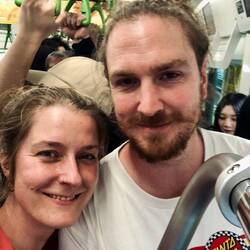 Am nachmittag in der überfüllten Metro