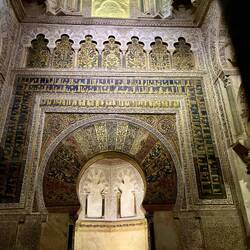 Neben den maurischen Einflüssen..