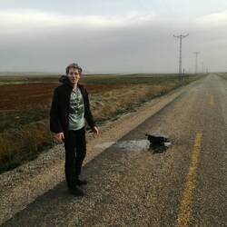 Sichtlich verwundert über den verlorenen Abwassertank