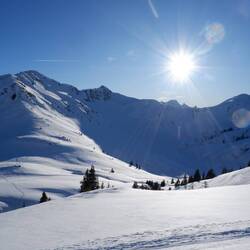 Der Blick zur Hochplatte am Nachmittag