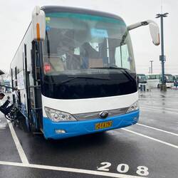 Das war der Bus, der mich abgesetzt hat. Ich habe ihn nie wieder gesehen.😅
