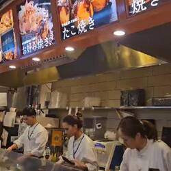 Les Takoyaki (j'avais oublié de filmer ça sur le dernier post d'Osaka)