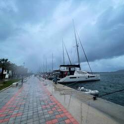 Es bläst und regnet in Preveza