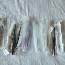 J'ai des brosses à dents pour quelques mois! Et encore j'en ait pas ramener la moitié