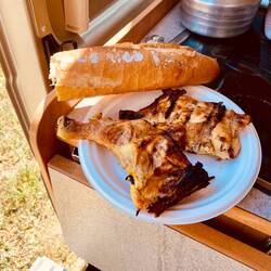 Gegrilltes Hühnchen mit Baguette