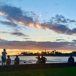 Pünktlich zum abendlichen Stelldichein zurück an der Westküste in Kona