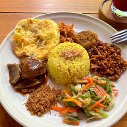 sozusagen eine gemischte Platte an balinesischen Spezialitäten