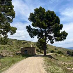 Der Weg führt mich heute am Rand des Gebirges..