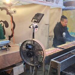 Au repas ; des arrosticini