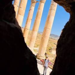 Fenditura fra le rovine