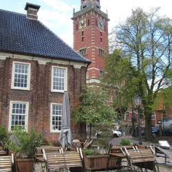 Altes und neues Rathaus in Leer