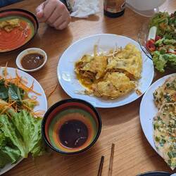 Vietnamese pancakes and crispy rice paper 'pizzas'