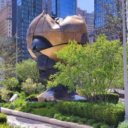 Koenig Sphere - aus den Trümmern von 9/11 gerettet