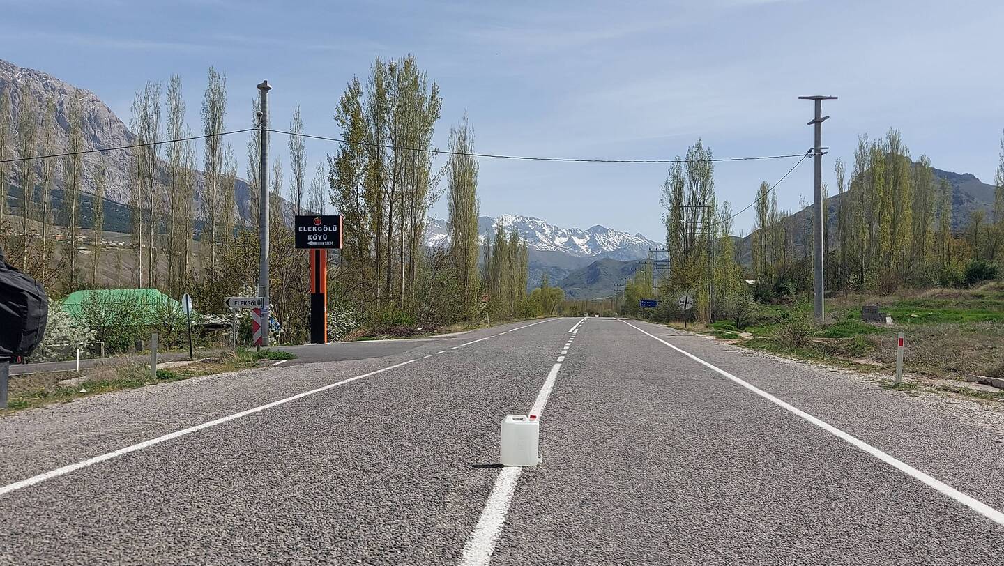 Wenig befahrene Straßen führen ins Gebirge