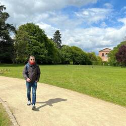 Volkspark (im Hintergrund die Basilika und das Kurfürstliche Palais)
