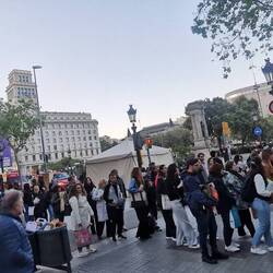 So eine lange Schlange nur für Autogramme!