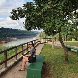 Vorne am Fluss sind einige Hotels und die Promenade ist tatsächlich gut in Schuss!