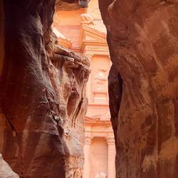 Il Tesoro si scorge all'uscita della gola