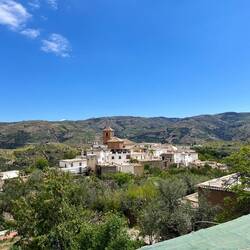 Die Ortschaften selbst sehen allesamt recht ähnlich aus. Weiße Häuser, flache Dächer mit..