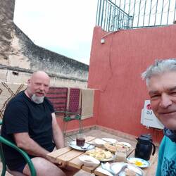 Frühstück auf der Dachterrasse in Fes