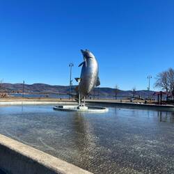 A photogenic fish sculpture/fountain in summer on the same esplanade