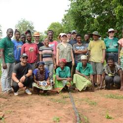 Le groupe avec les femmes du village