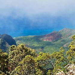 Blick 900 m in die Tiefe auf die Napali Coast