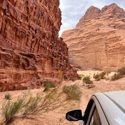 Si viaggia fra rocce e sabbia