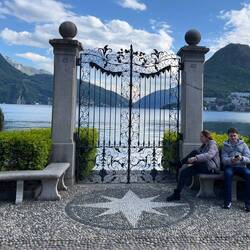 Tor auf den See im Parco Ciani