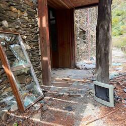 ..ich gefunden habe - ansonsten findet sich nur mehr Müll und Schutt.