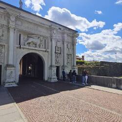 Porta San Tomaso avec le mur de Trévise