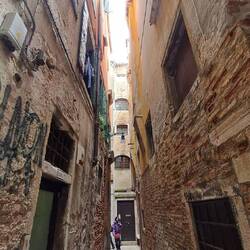 Les rues étroites au cœur de la ville