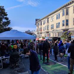 Geiles Straßenfest direkt neben dem Hotel 🥳