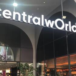 Vídeo from the 1st visit, but we definitely came back to CentralWorld our 2nd time in town.