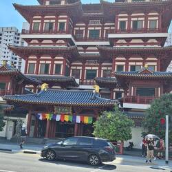 Buddha's Tooth Temple facade