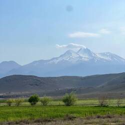 Ericyes Daği dominates the plain