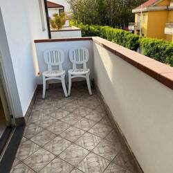 der Balkon ist etwas spartanisch eingerichtet