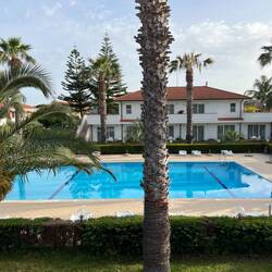 der Pool lädt bei 18 Grad nicht zum schwimmen ein