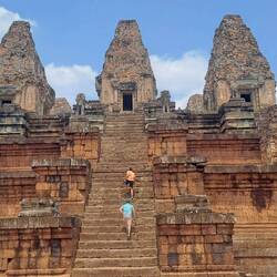 Zum Abschluss sind wir noch die Treppen von Pre Rup hinauf geklettert