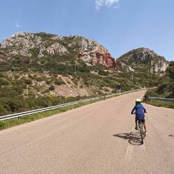 Uphill means more time to admire the rocks