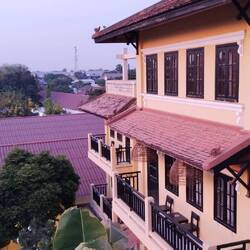 Unser Hotel, mit badewannenwarmem Pool im Hof 😅