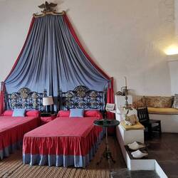 Unglaublich, dieses pompöse Bett!