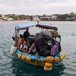 Taxi Boot - ob wohl irgendjemand beim Anblick dieser Stapelkünste keine Angst um sein Gepäck hat?