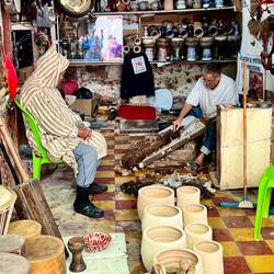 Hier werden Felle geschabt